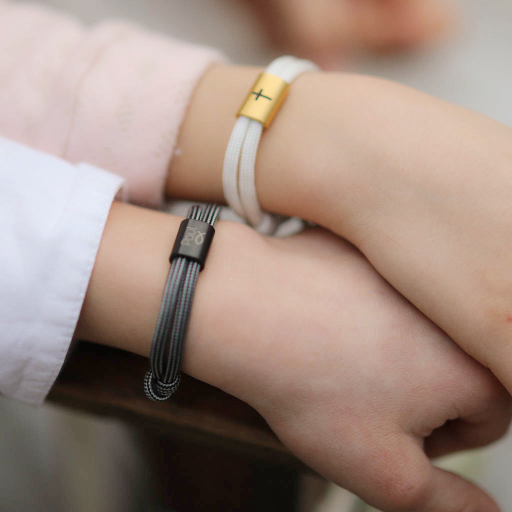 Segeltauarmband zur Kommunion mit personalisierten Edelstahlschiebern