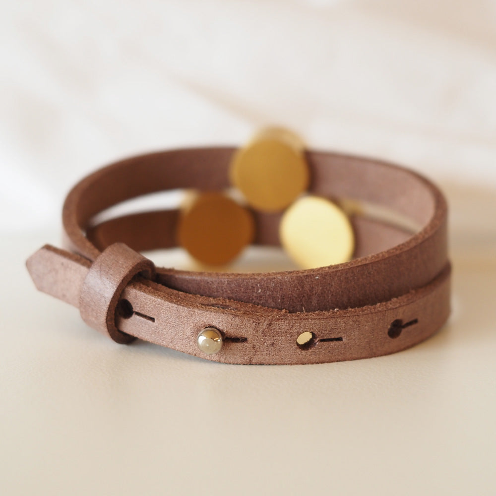 Doppeltes Lederarmband mit drei individuellen Schiebeperlen