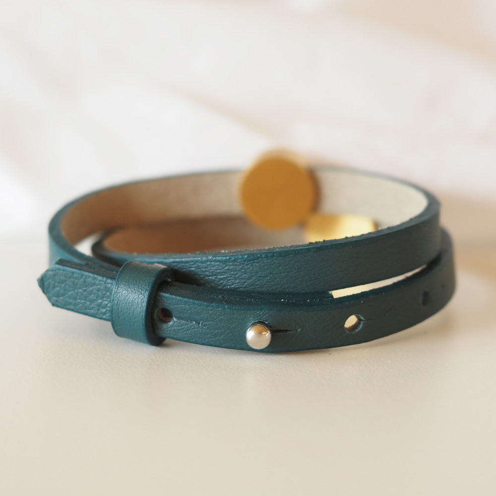 Doppeltes Lederarmband mit zwei individuellen Schiebeperlen