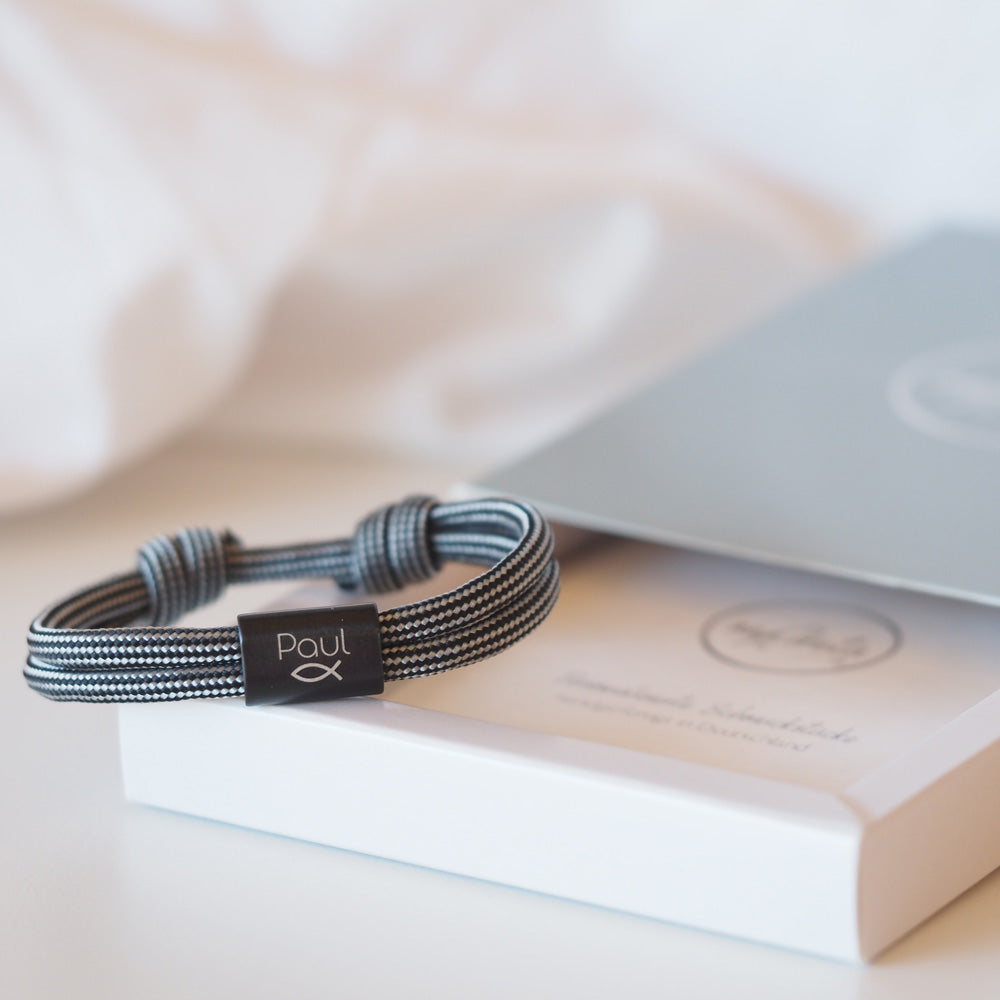 Segeltauarmband mit personalisierten Edelstahlschiebern