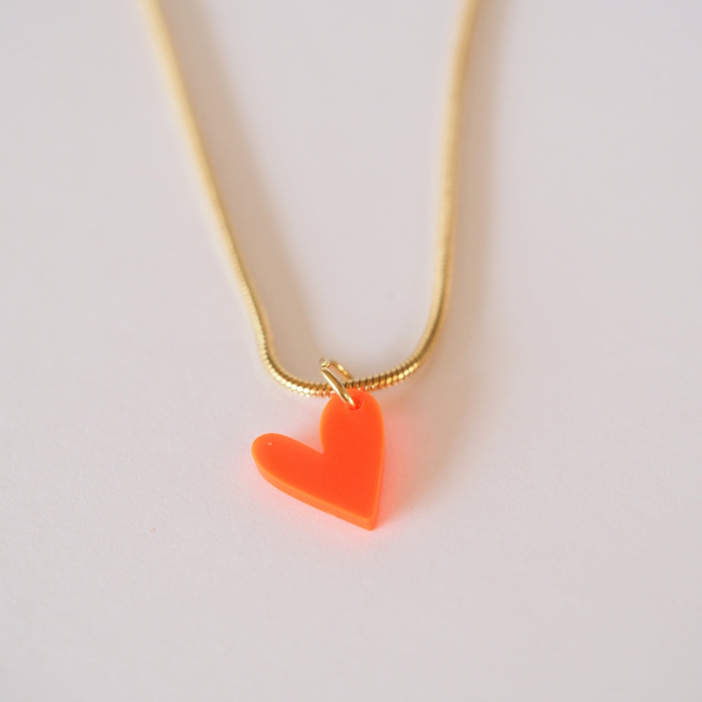 myGreta Edelstahlkette mit Herzanhänger aus Acryl – in Gold oder Silber