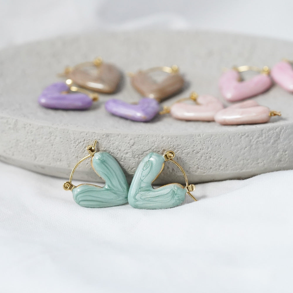 Keramik Herz Ohrringe in Grün & Gold in Geschenkschachtel von myGreta