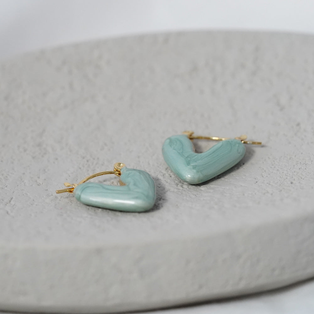 Keramik Herz Ohrringe in Grün & Gold in Geschenkschachtel von myGreta
