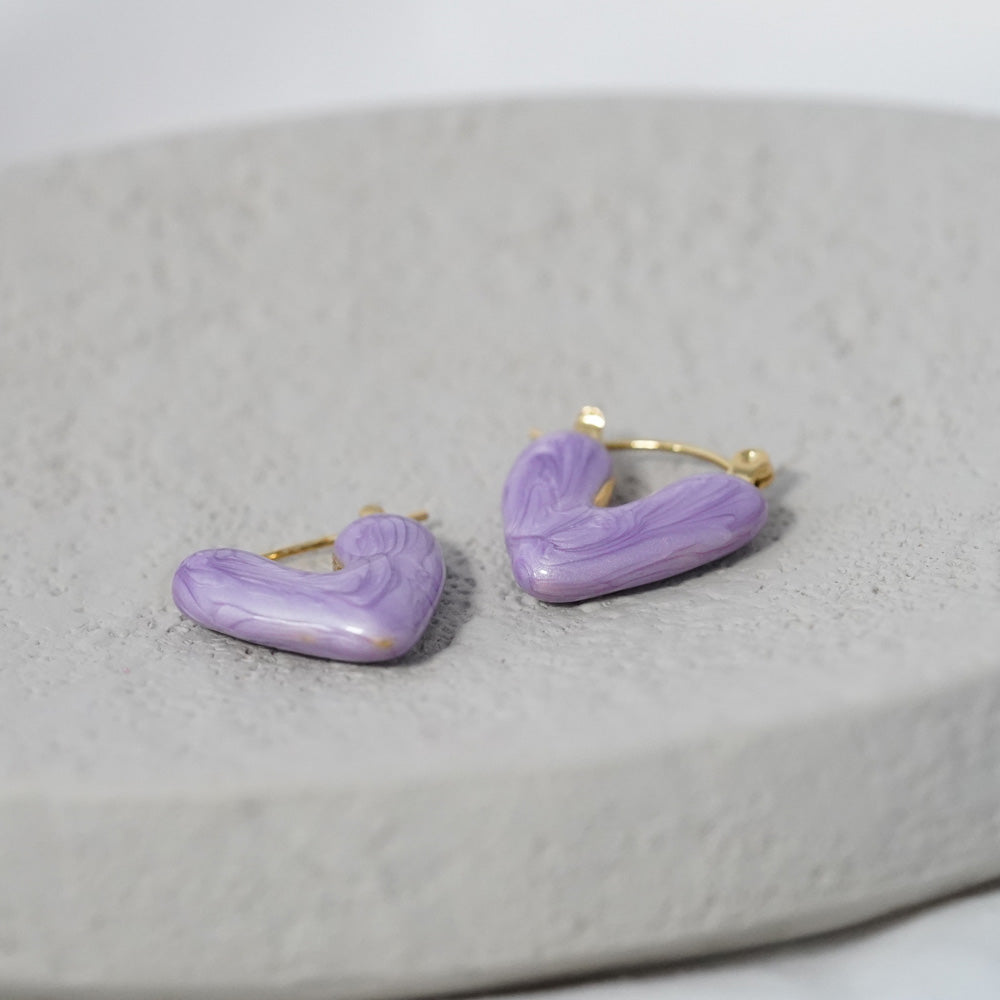 Herz Ohrringe in Lila & Gold aus Keramik in Geschenkschachtel