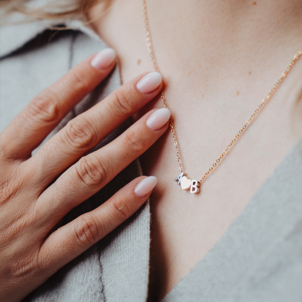 Buchstabenkette mit Initialien