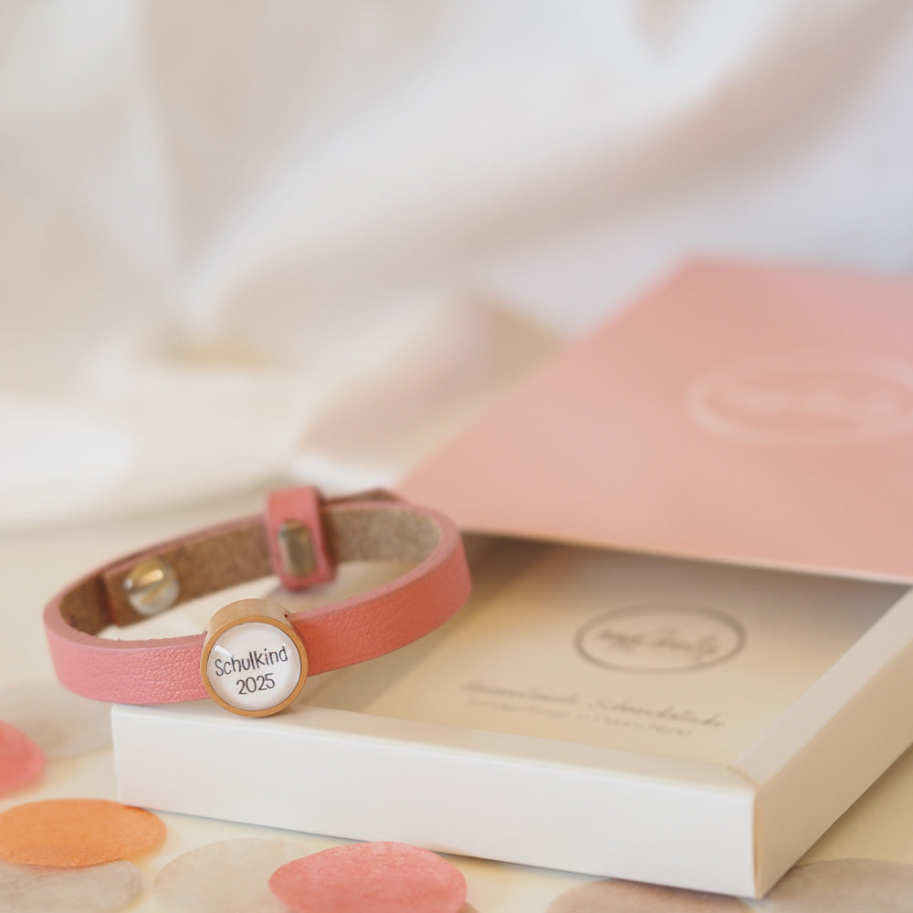 Einfaches Lederarmband mit einer individuellen Schiebeperle