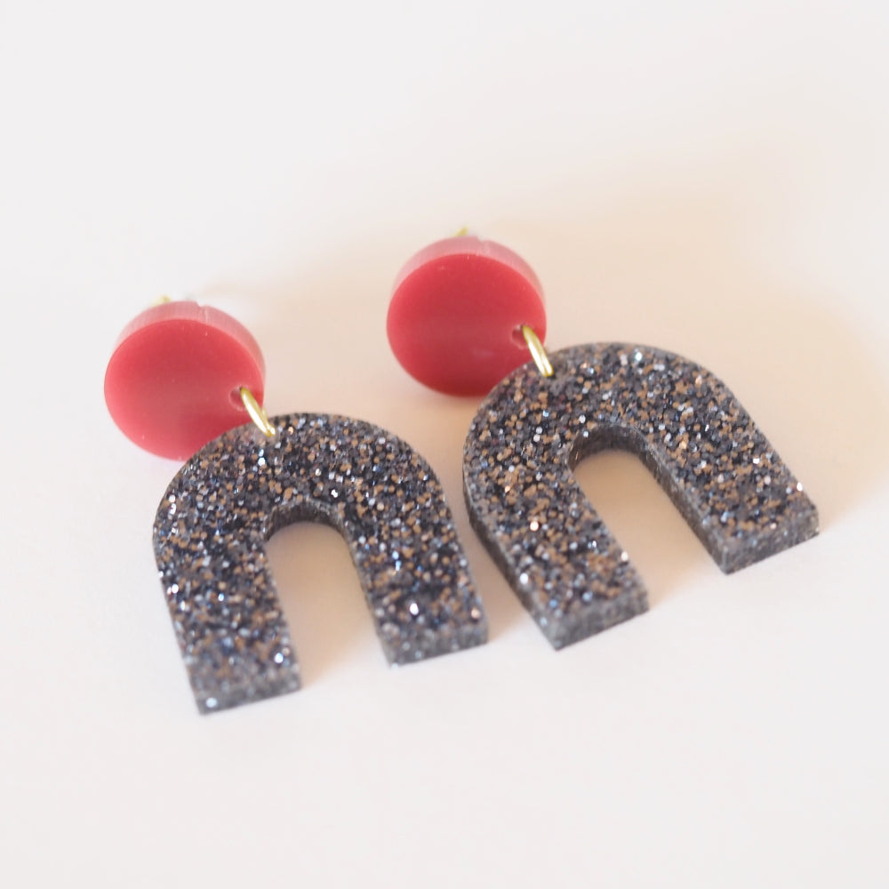 Acryl Ohrhänger Regenbogen schwarz glitzer