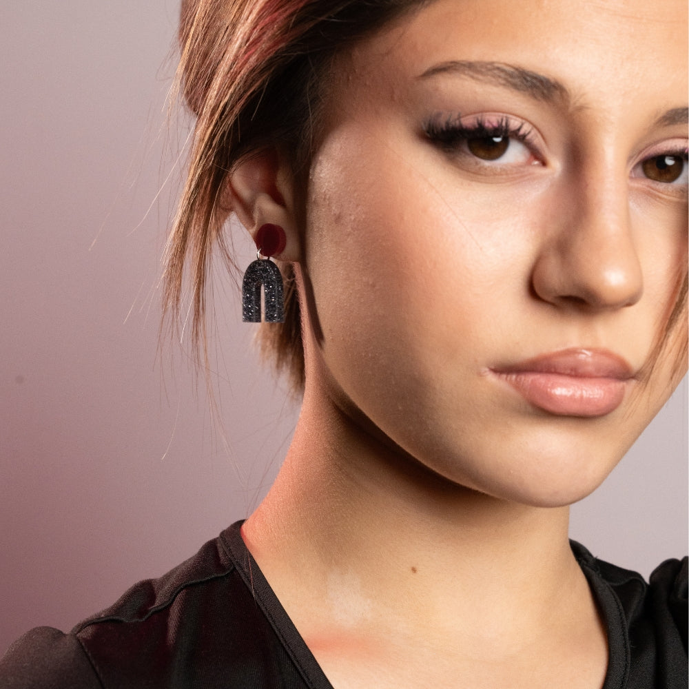 Acryl Ohrhänger Regenbogen schwarz glitzer