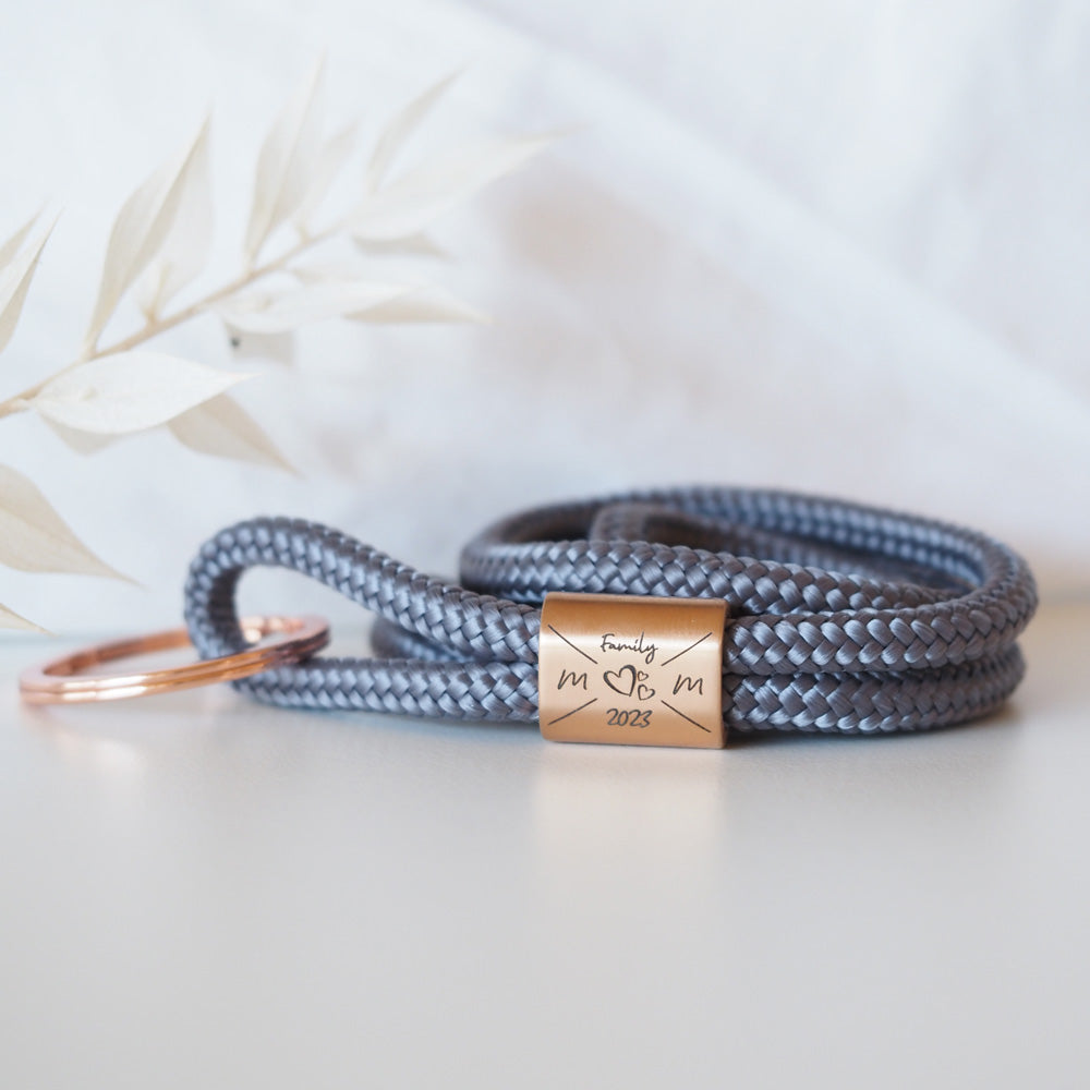 Personalisierbarer myGreta Schlüsselanhänger aus Edelstahl & Segeltau