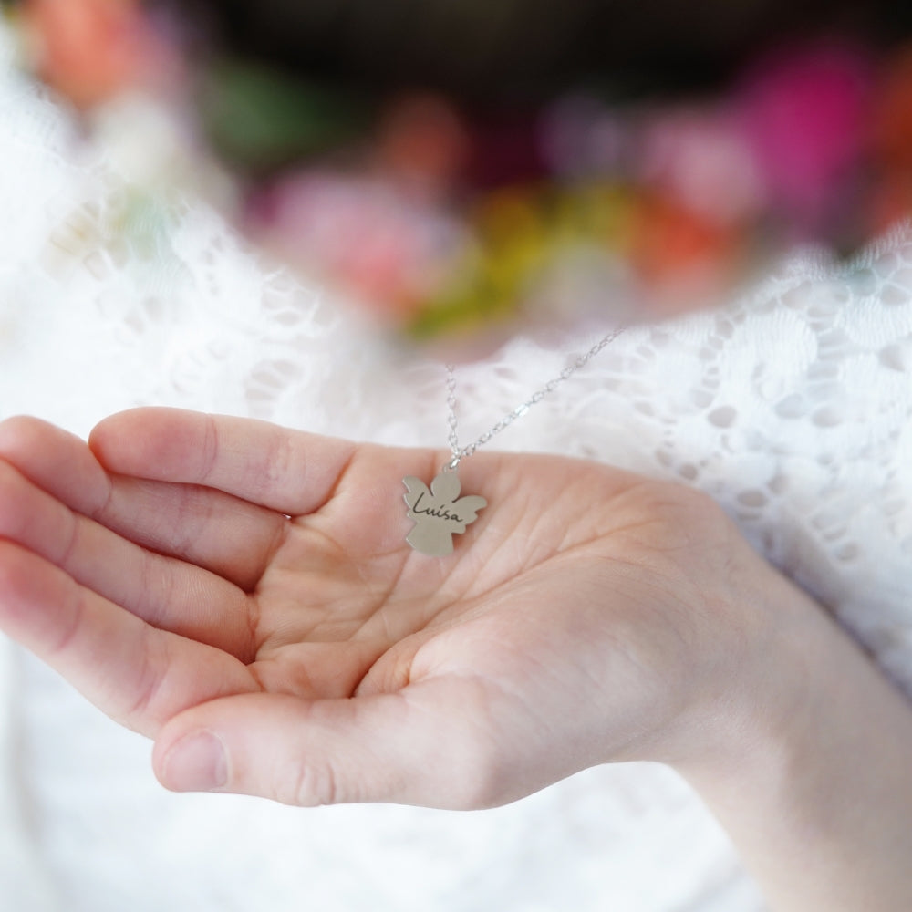 Das perfekte Geschenk zur Taufe & Kommunion: Gravierte Schutzengel-Kette von myGreta