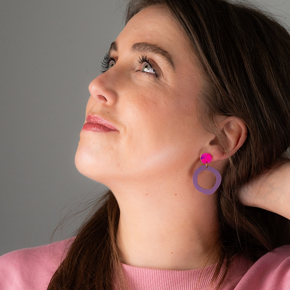 Moderne Statement Ohrringe – Lila & Cosmic Nebula Ohrhänger von myGreta