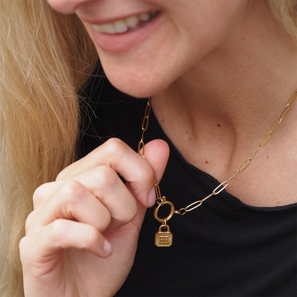 „Love Wins“ Kette aus Edelstahl mit Schloss-Anhänger – Dein Statement für Liebe & Vielfalt