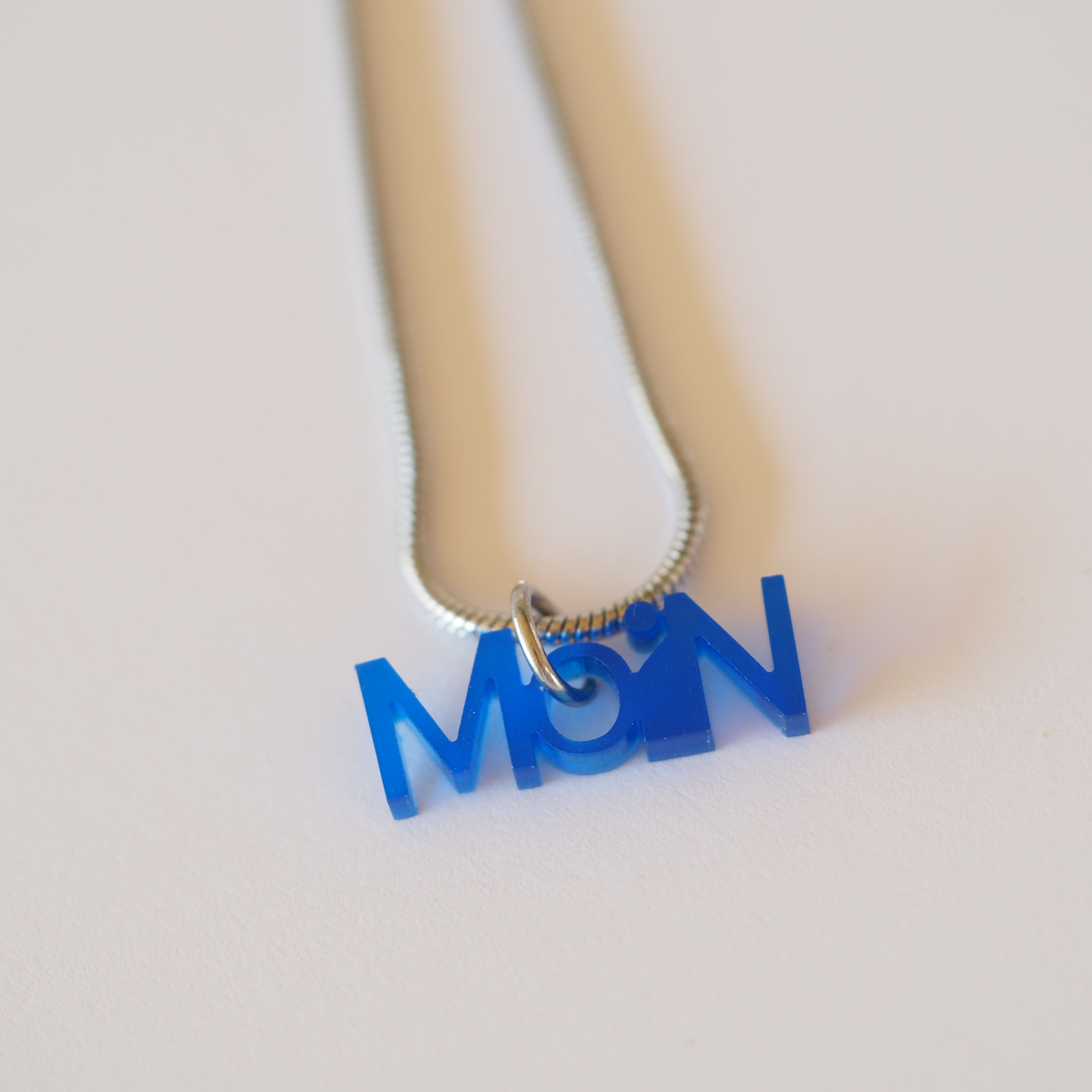 Acryl Kette Moin