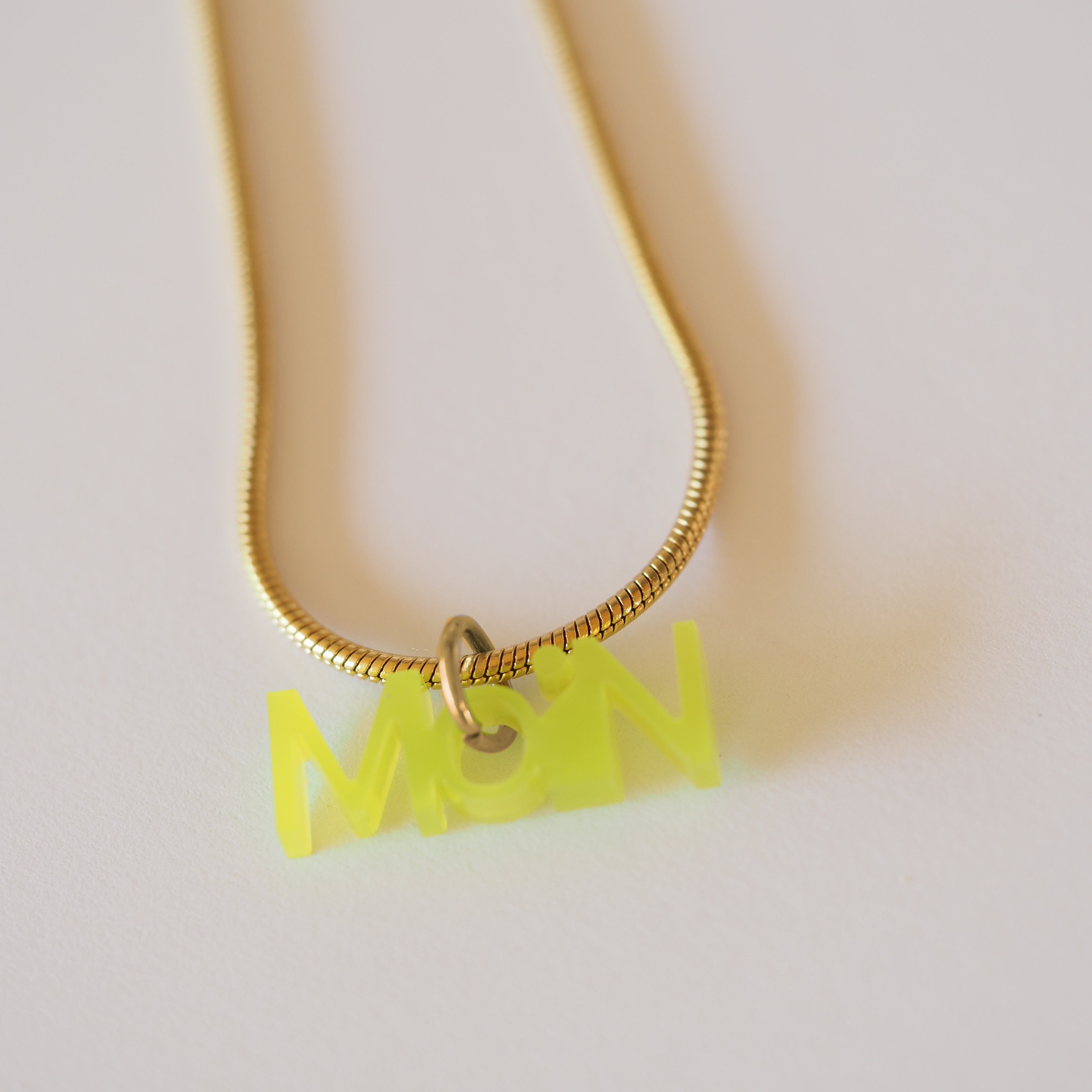 Acryl Kette Moin