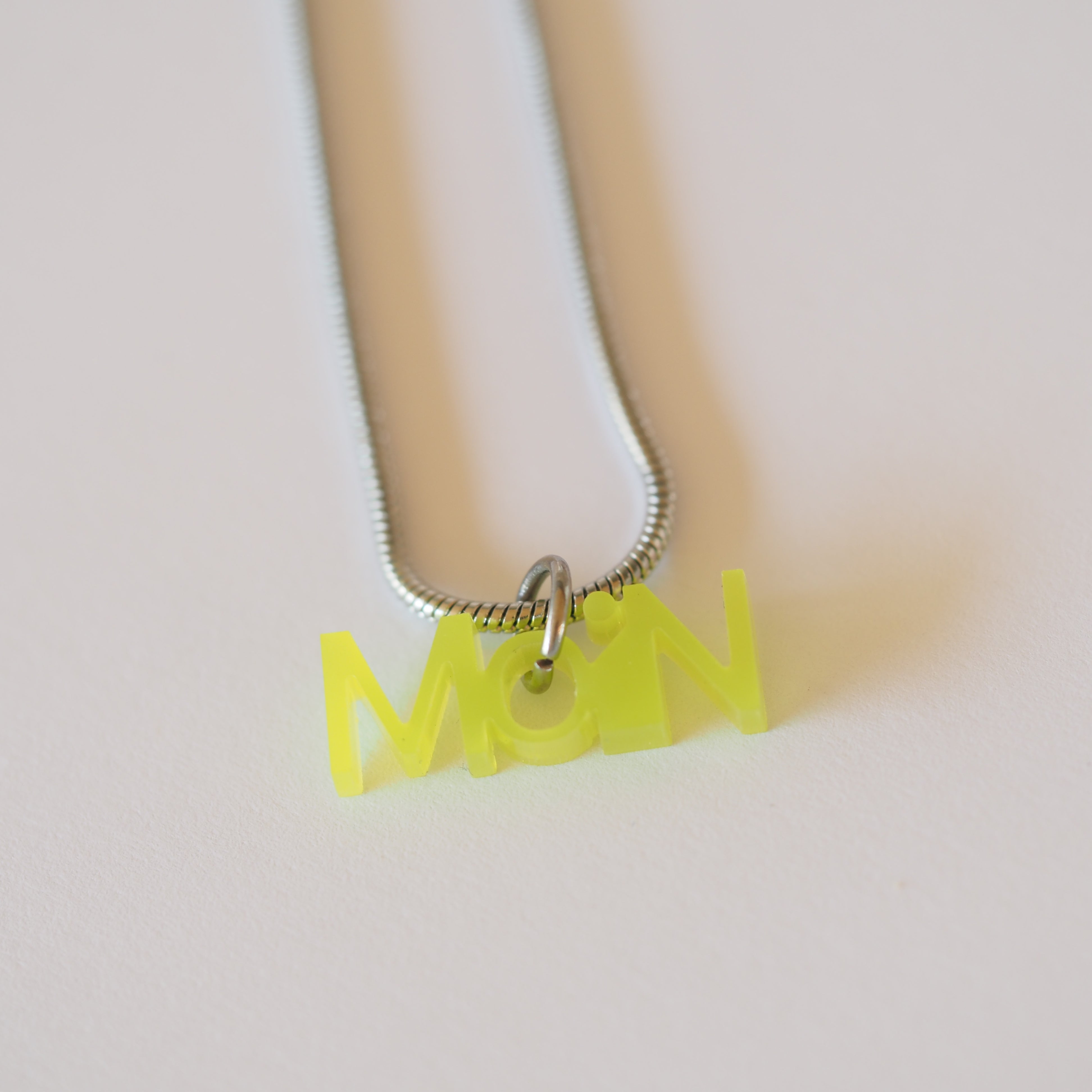 Acryl Kette Moin