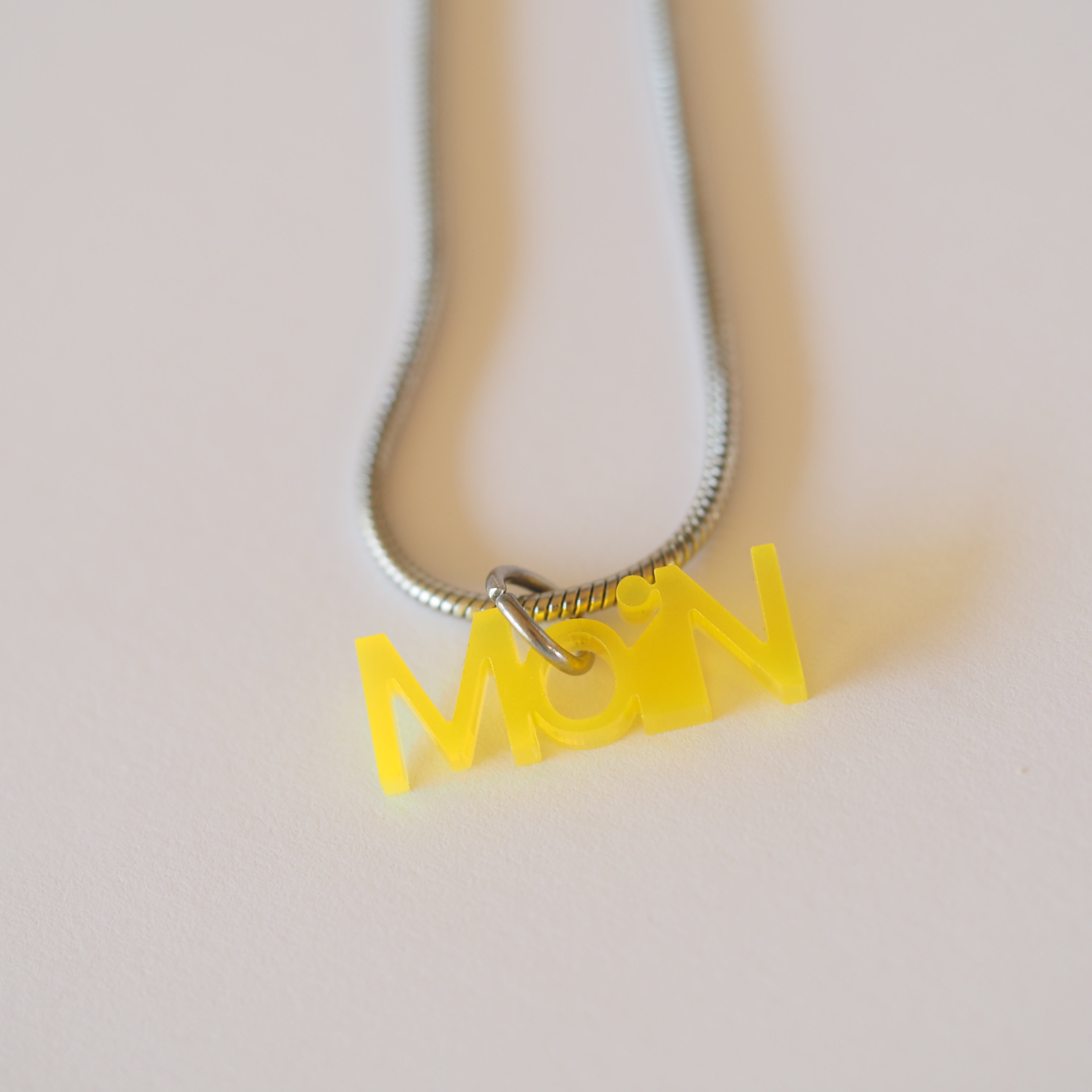 Acryl Kette Moin