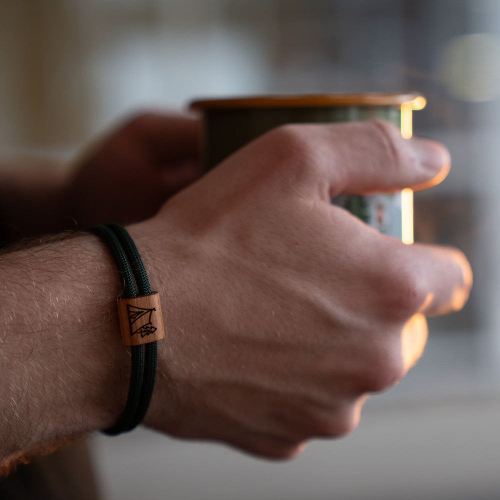 myjori Segeltau Holz Armband mit Berglandschaft Gravur