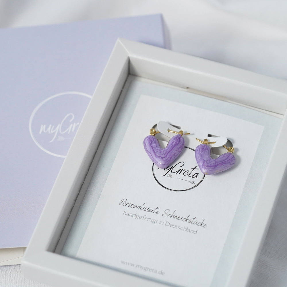 Herz Ohrringe in Lila & Gold aus Keramik in Geschenkschachtel