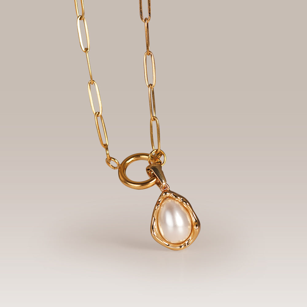 Goldene Paperclip-Kette mit Tropfenperle – Eleganter Barock-Chic aus Edelstahl