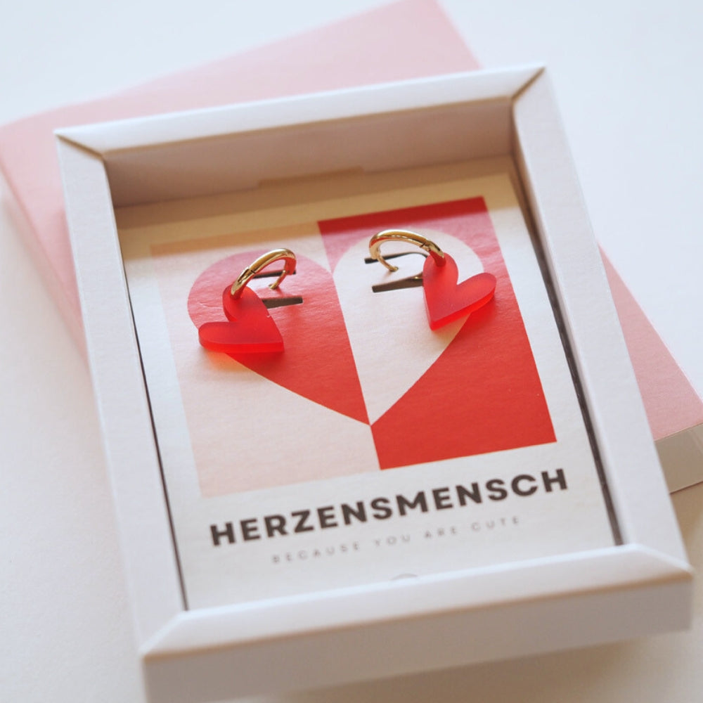 myGreta Creolen mit Herzanhänger aus Acryl – in Gold oder Silber