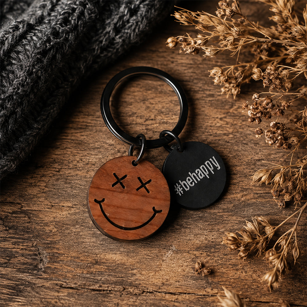 myjori Holz Schlüsselanhänger „Be Happy“ mit Smiley-Anhänger