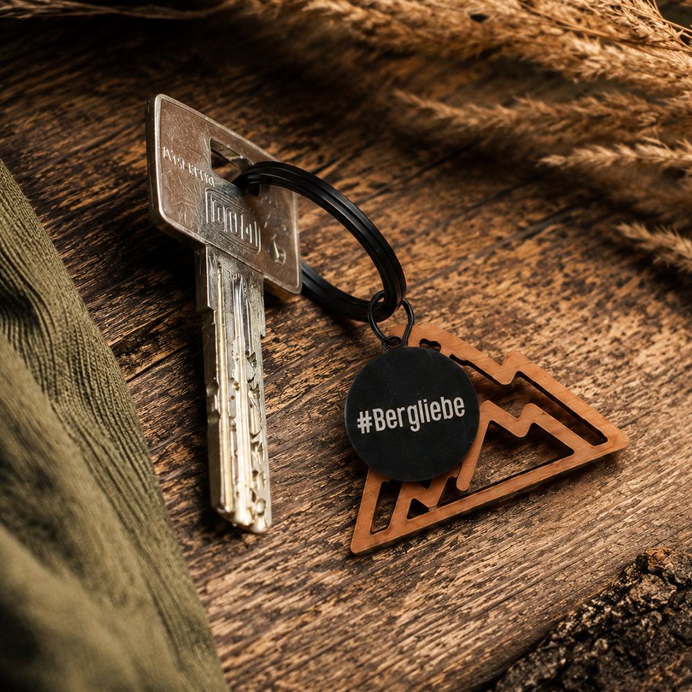 myjori Holz Schlüsselanhänger „Bergliebe“ mit Berg-Anhänger
