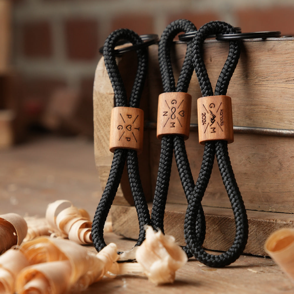 myjori Holz Schlüsselanhänger mit Initial personalisierbar