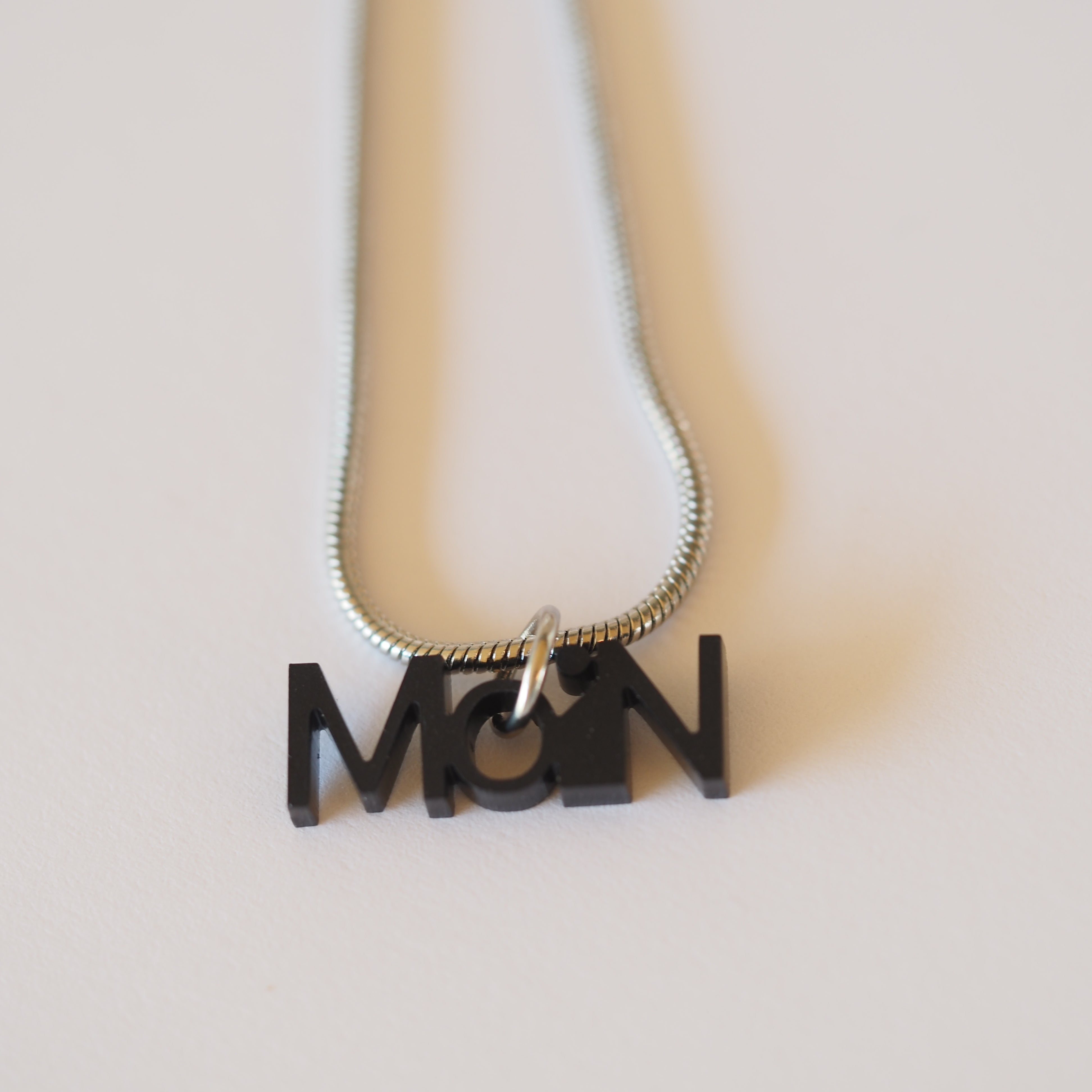 Acryl Kette Moin